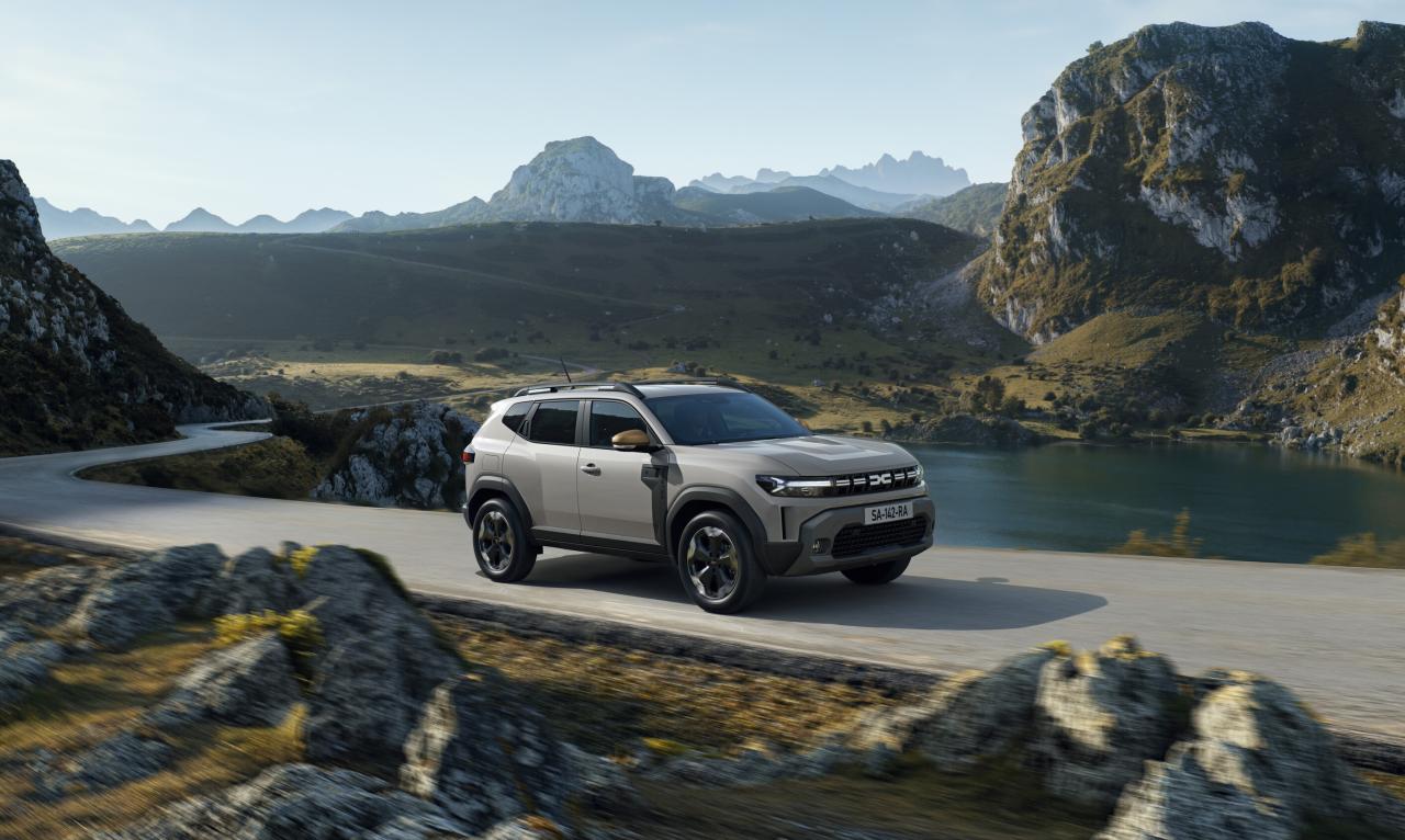 Dacia Duster Front/Seite in Fahrt