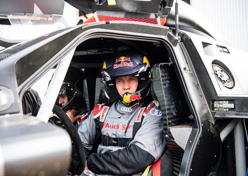 Audi RS Q e-tron Fahrer im Cockpit