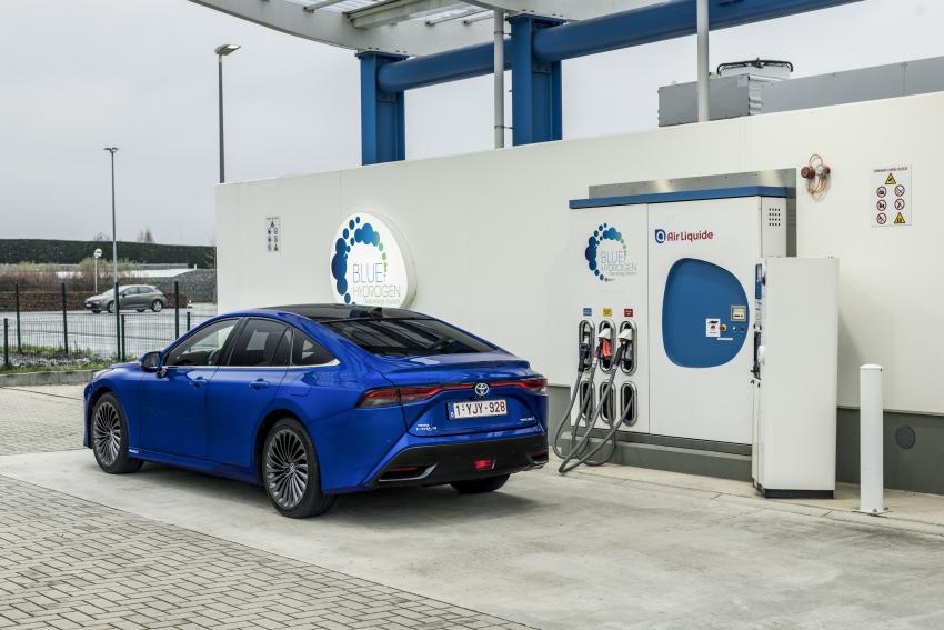 Toyota Mirai Heck Wasserstofftankstelle