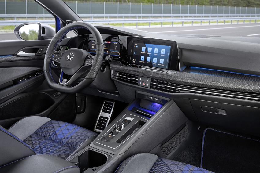 Volkswagen Golf R Variant Cockpit