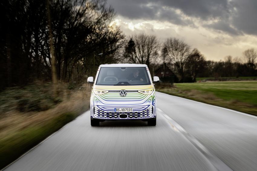 VW ID. Buzz in Fahrt Front