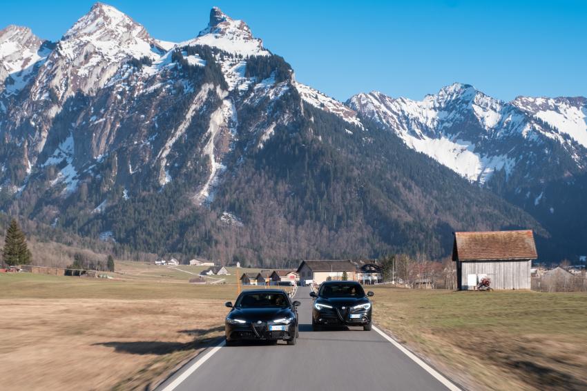 Alfa Romeo Giulia und Stelvio Estrema Front in Fahrt