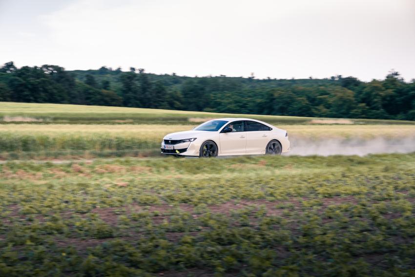 Peugeot 508 PSE in Bewegung
