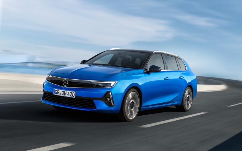 Opel Astra Sports Tourer in Fahrt