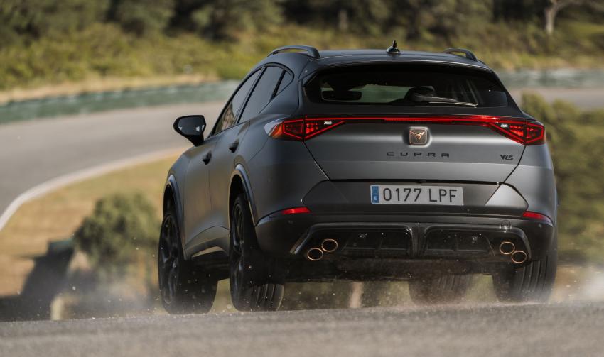 Cupra Formentor VZ5 Heck/Seite in Fahrt
