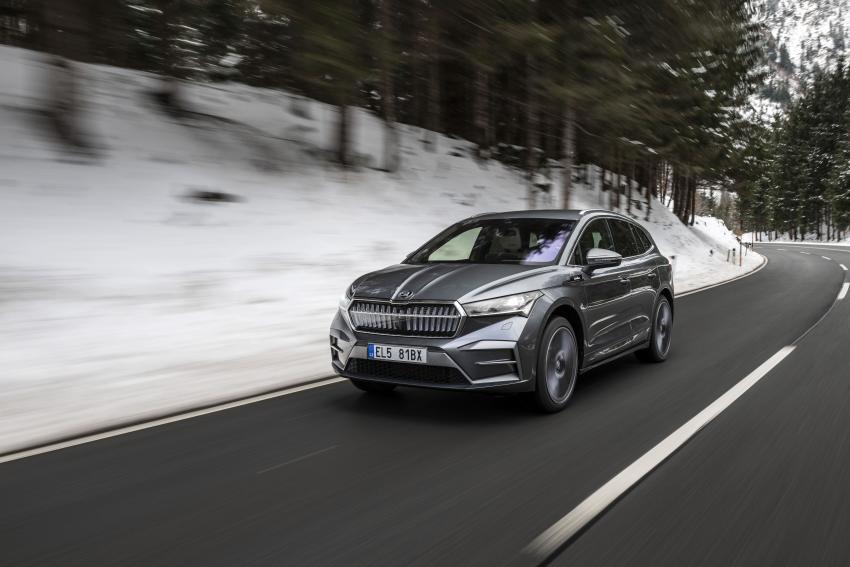 Skoda Enyaq Front/Seite in Fahrt