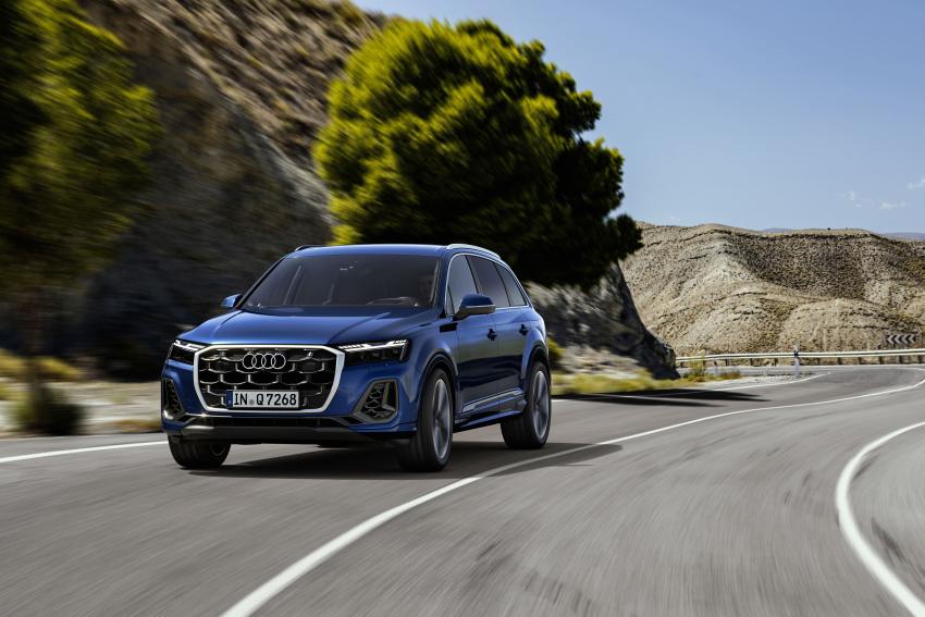 Audi Q7 Front/Seite in Fahrt