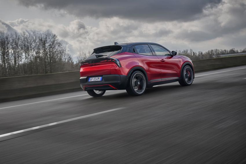 Alfa Romeo Junior Heck/Seite in Fahrt