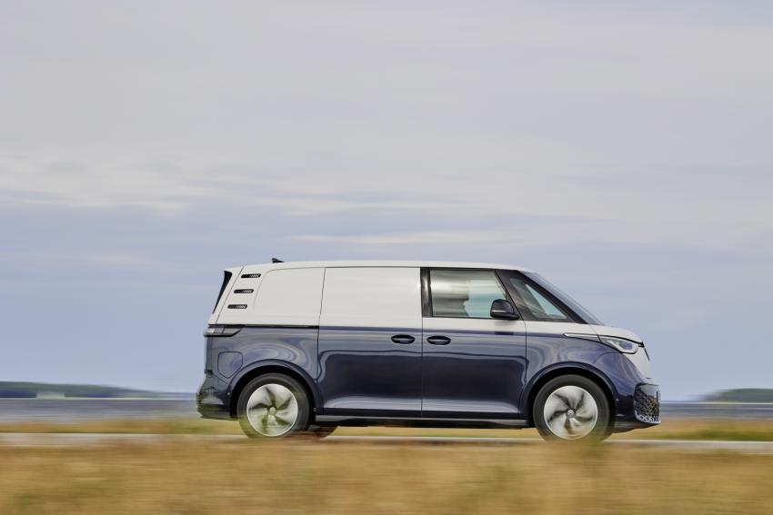 VW ID. Buzz Cargo Seite in Fahrt