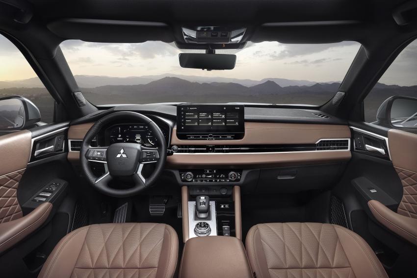 Mitsubishi Outlander Cockpit