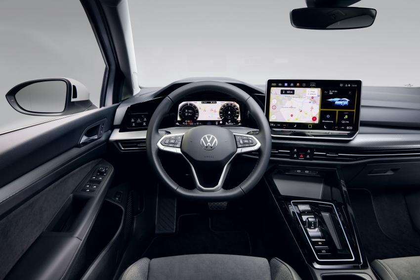 VW Golf eHybrid Cockpit