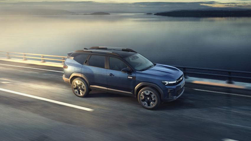 Dacia Bigster Front/Seite in Fahrt