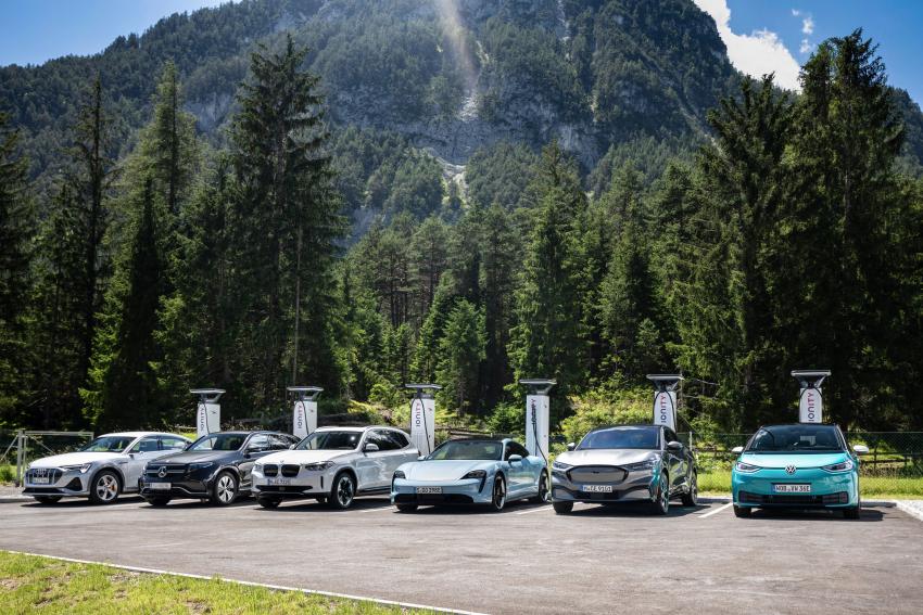 Ionity Ladestation mit Elektroautos