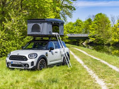 MINI Cooper SE Countryman ALL4 mit Dachzelt