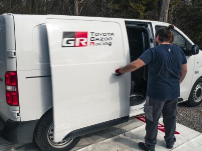 Tür von Toyota Proace wird geschlossen