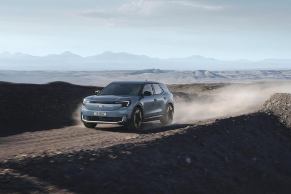 Ford Explorer Front/Seite in Fahrt