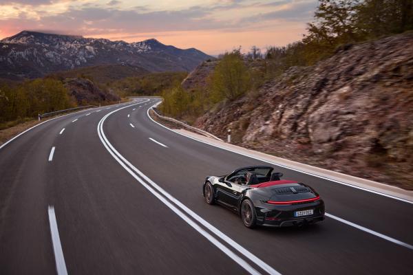 Porsche 911 Cabrio Heck/Seite in Fahrt