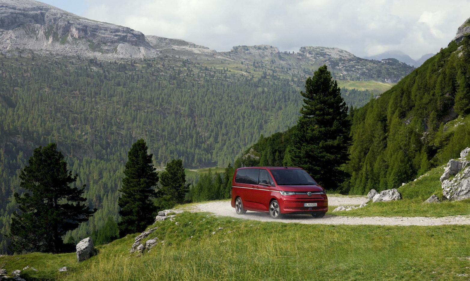 Volkswagen Mulitvan eHybrid 4Motion Front/Seite in Fahrt